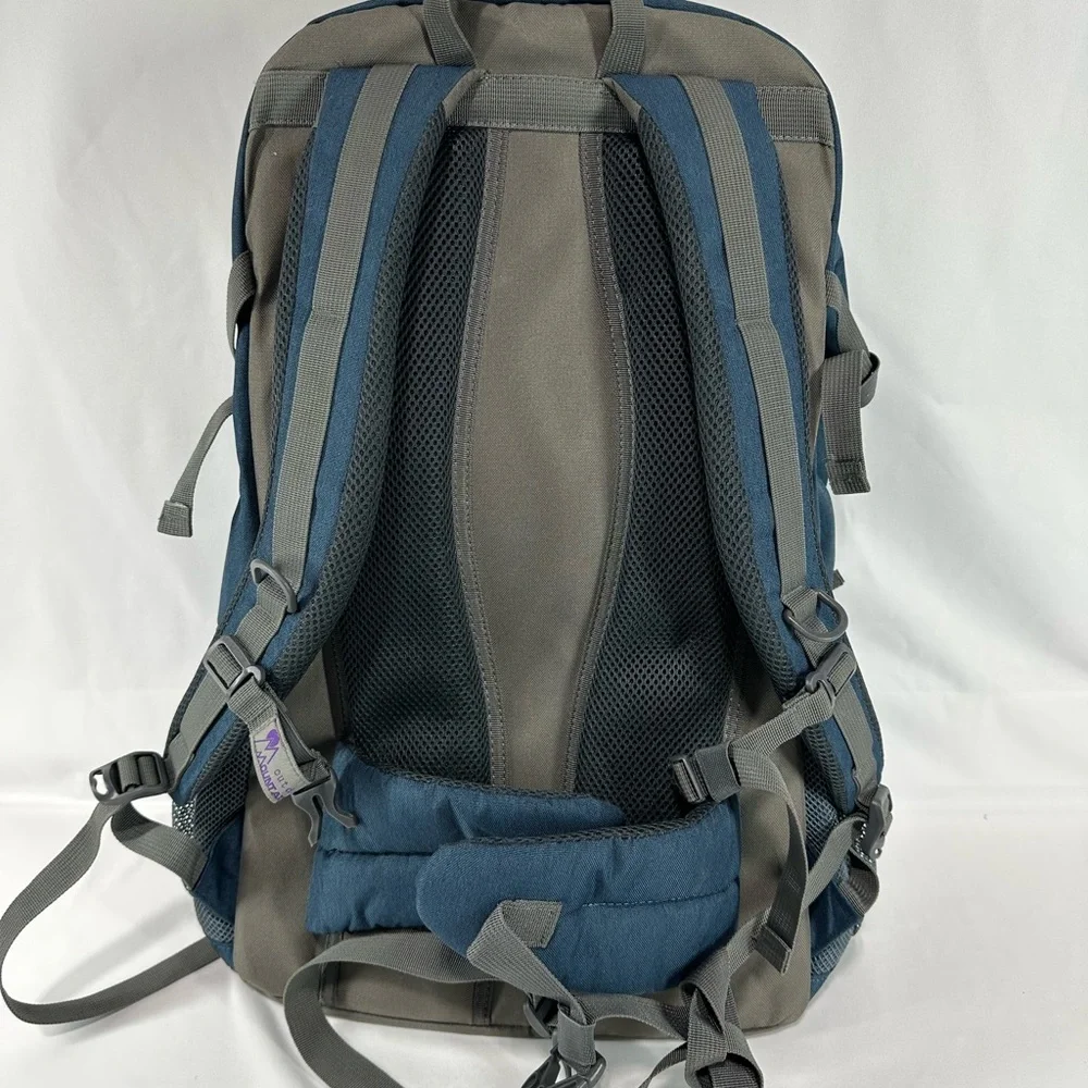 #147 Outdoor Adventure Mountain Top Backpack Traveling 40L w/ Raincover